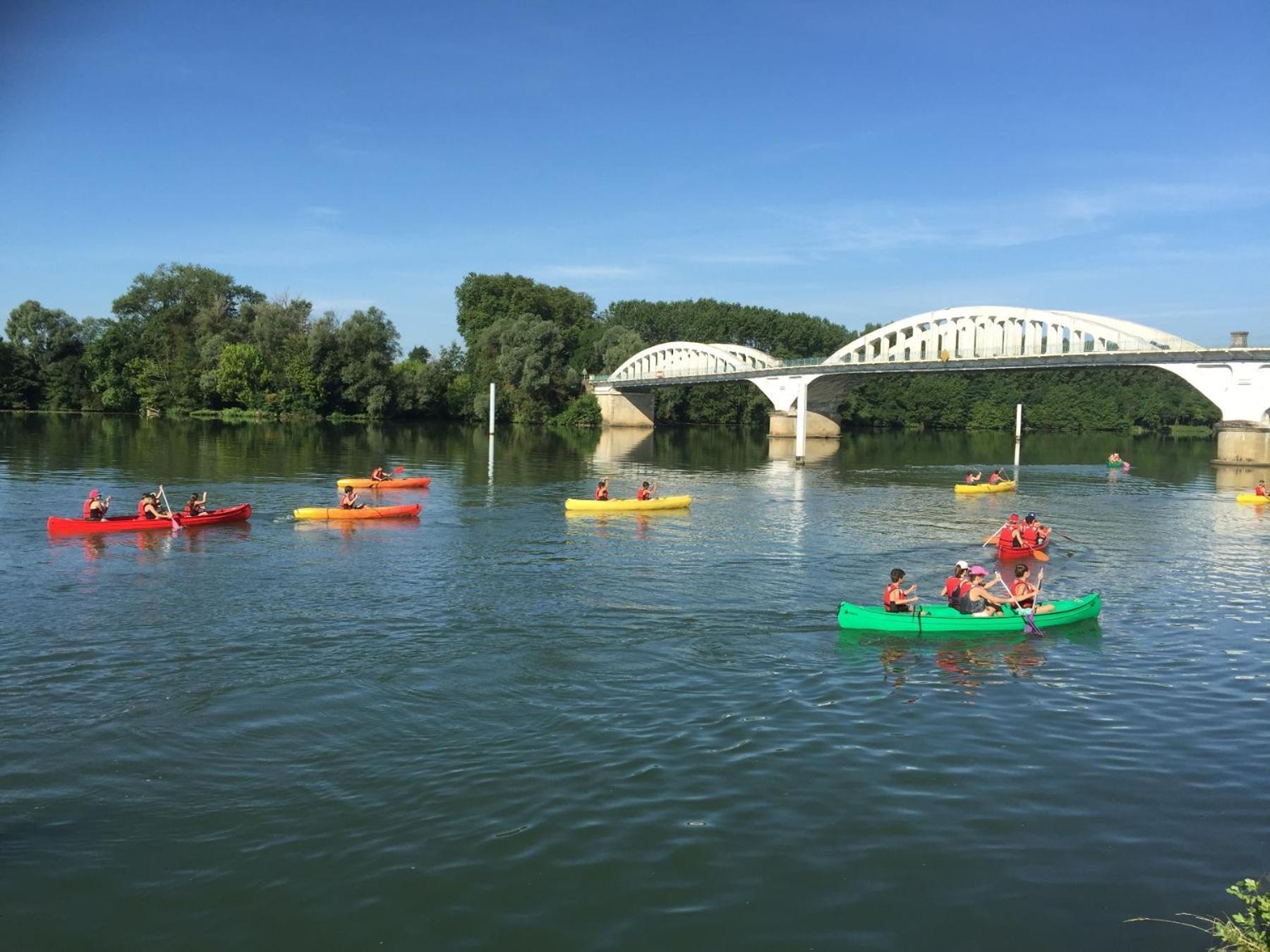 Camping De Thoissey *** Zewnętrze zdjęcie