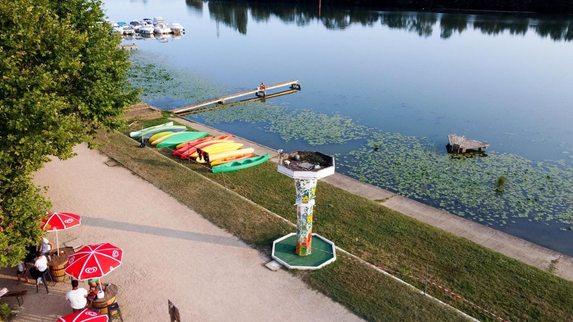 Camping De Thoissey *** Zewnętrze zdjęcie