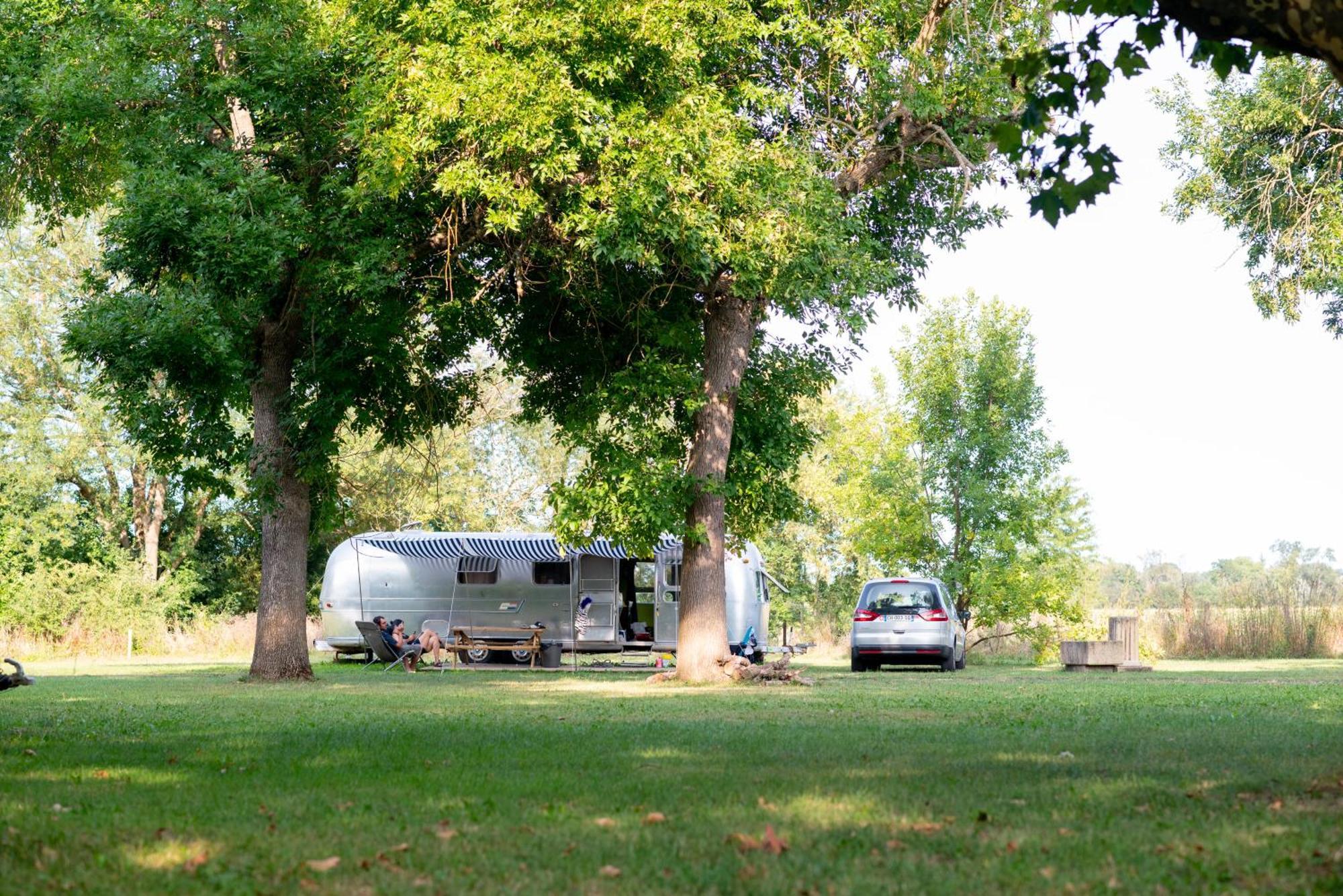 Camping De Thoissey *** Zewnętrze zdjęcie