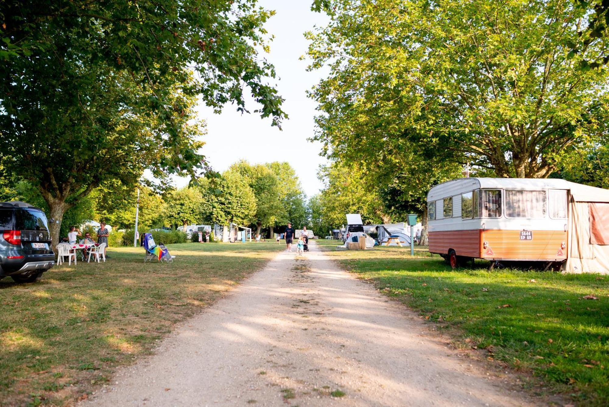 Camping De Thoissey *** Zewnętrze zdjęcie
