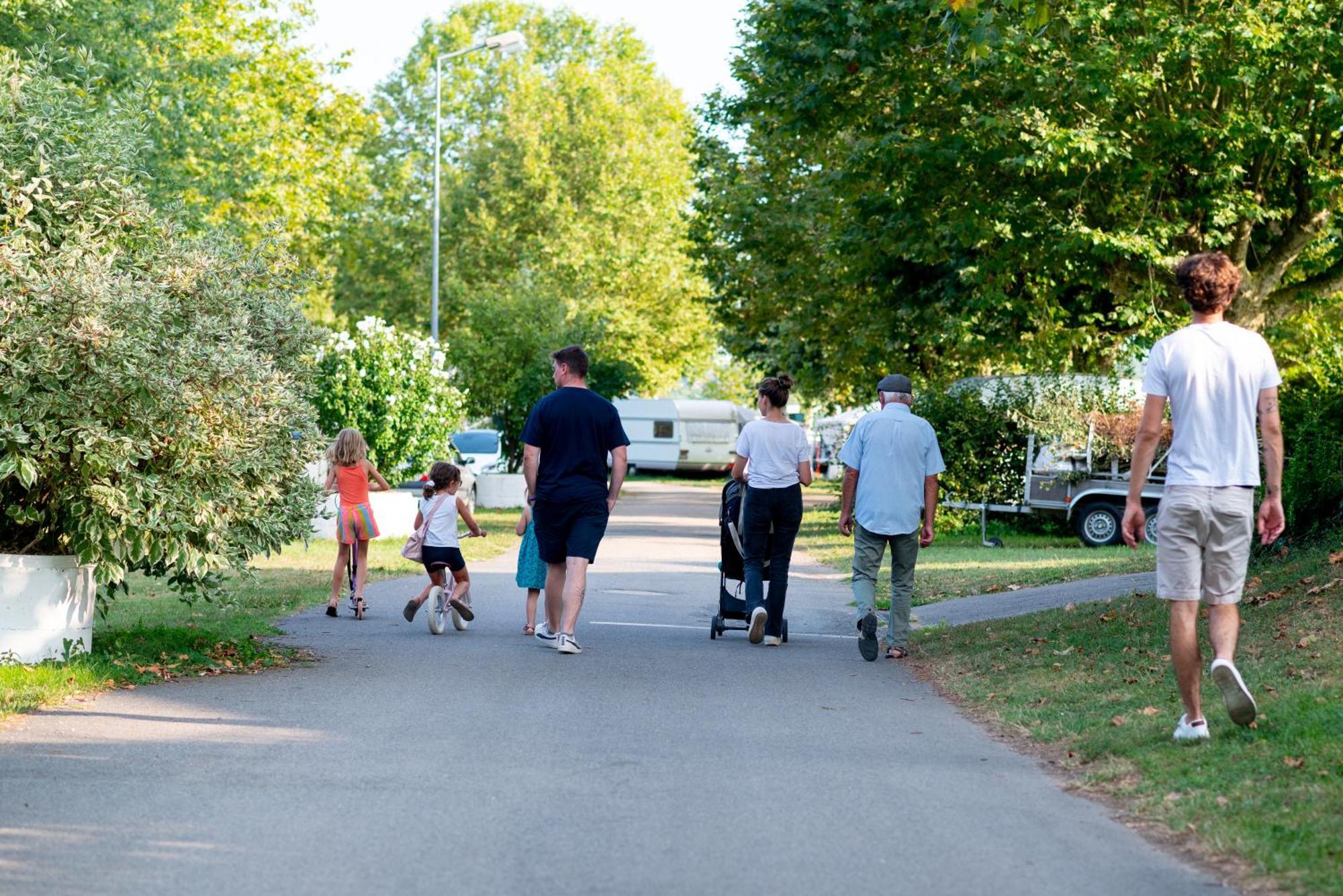 Camping De Thoissey *** Zewnętrze zdjęcie