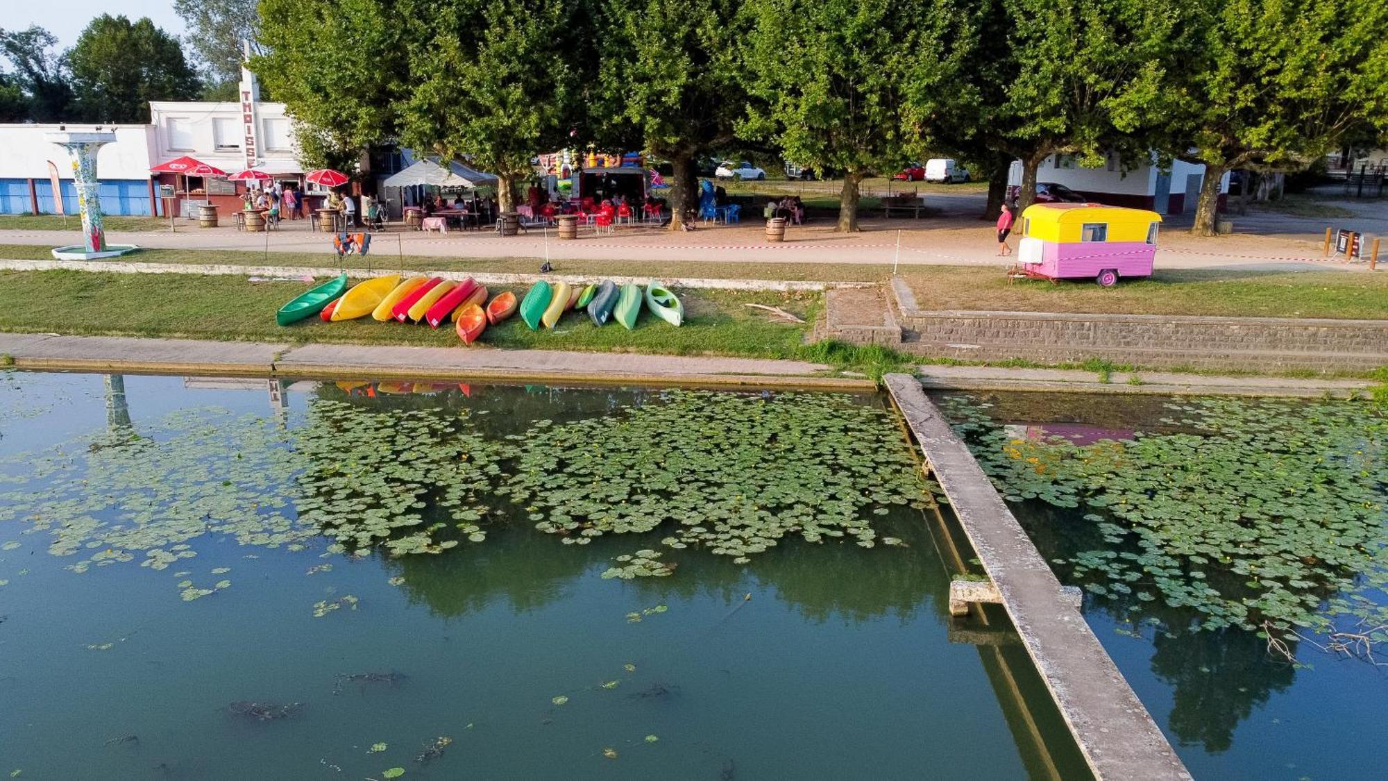 Camping De Thoissey *** Zewnętrze zdjęcie