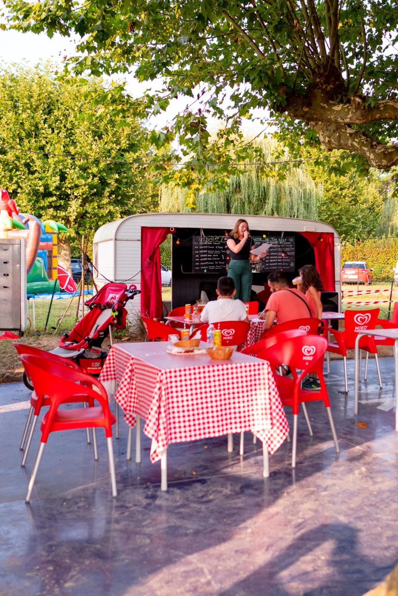 Camping De Thoissey *** Zewnętrze zdjęcie