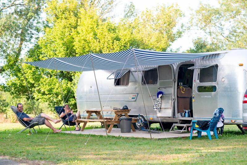 Camping De Thoissey *** Zewnętrze zdjęcie